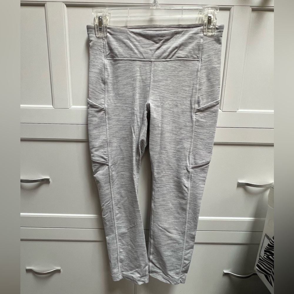68. Lululemon Speed Up Crop 21"
Size: 6
